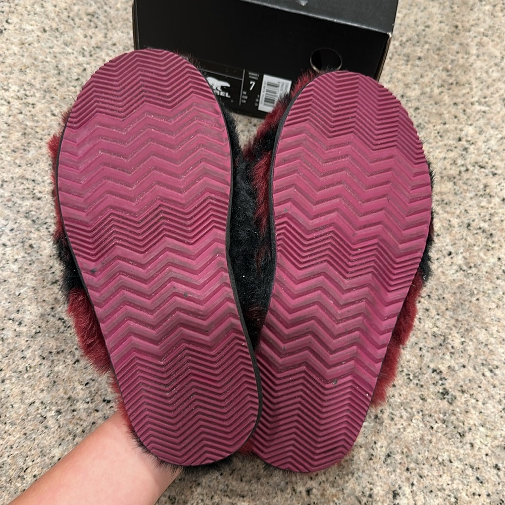 Sorel Go Mail Run Slippers - Picture 5 of 7